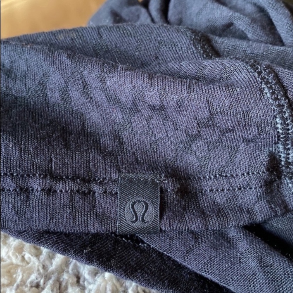 Lululemon loop around black tee Medium - Picture 6 of 10